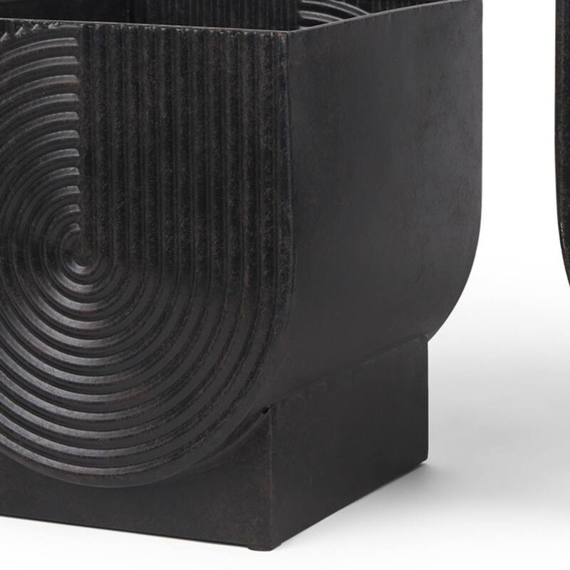 HomeRoots Set of Two Black Metal 20 Ounce Pot Planters - 9.45 in. x 11.02 in. x 9.45 in.