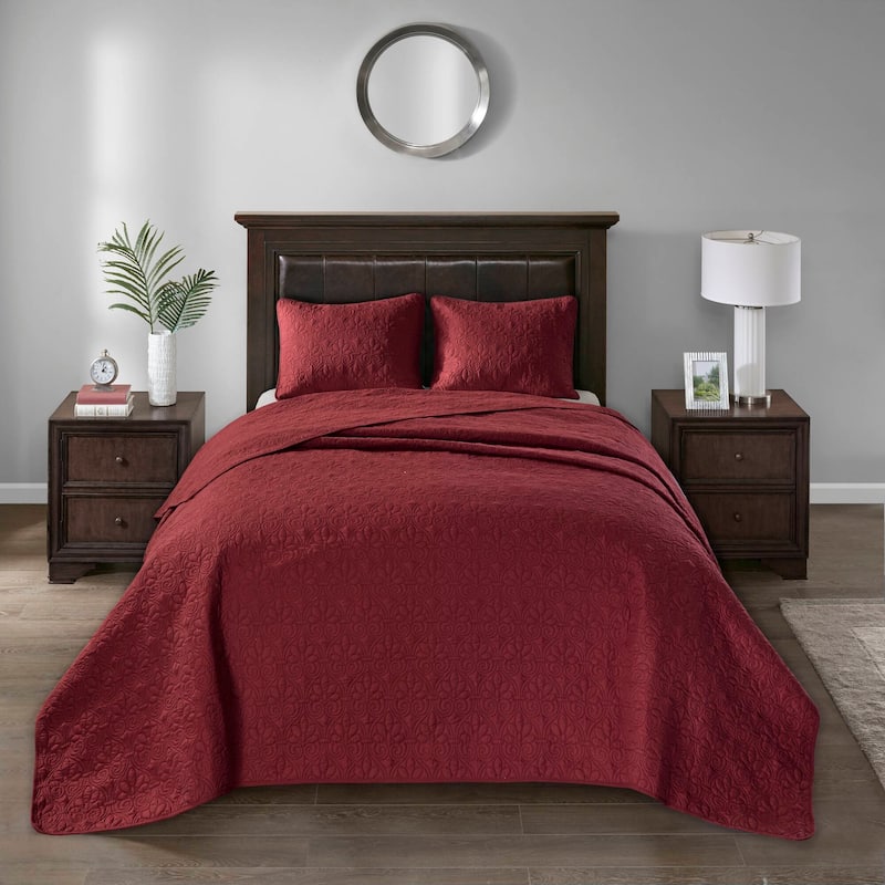 Madison Park Mansfield Reversible Oversized 3-piece Solid Texture Bedspread Quilt Set with Matching Shams