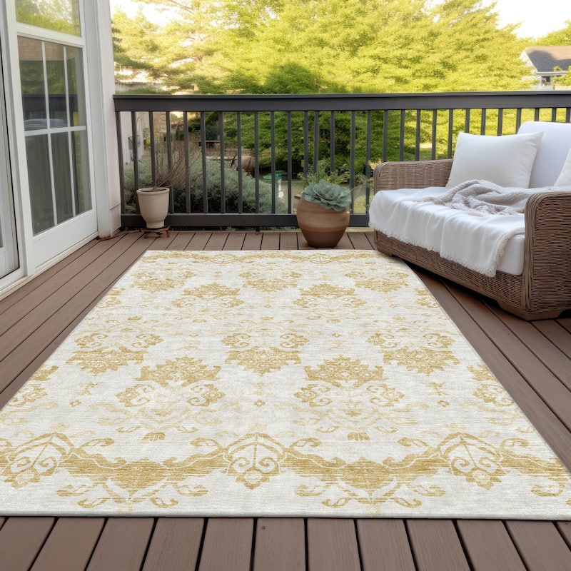 Machine Washable Indoor/ Outdoor Chantille Damask Medallion Rug - Gold - 2'6" x 3'10"