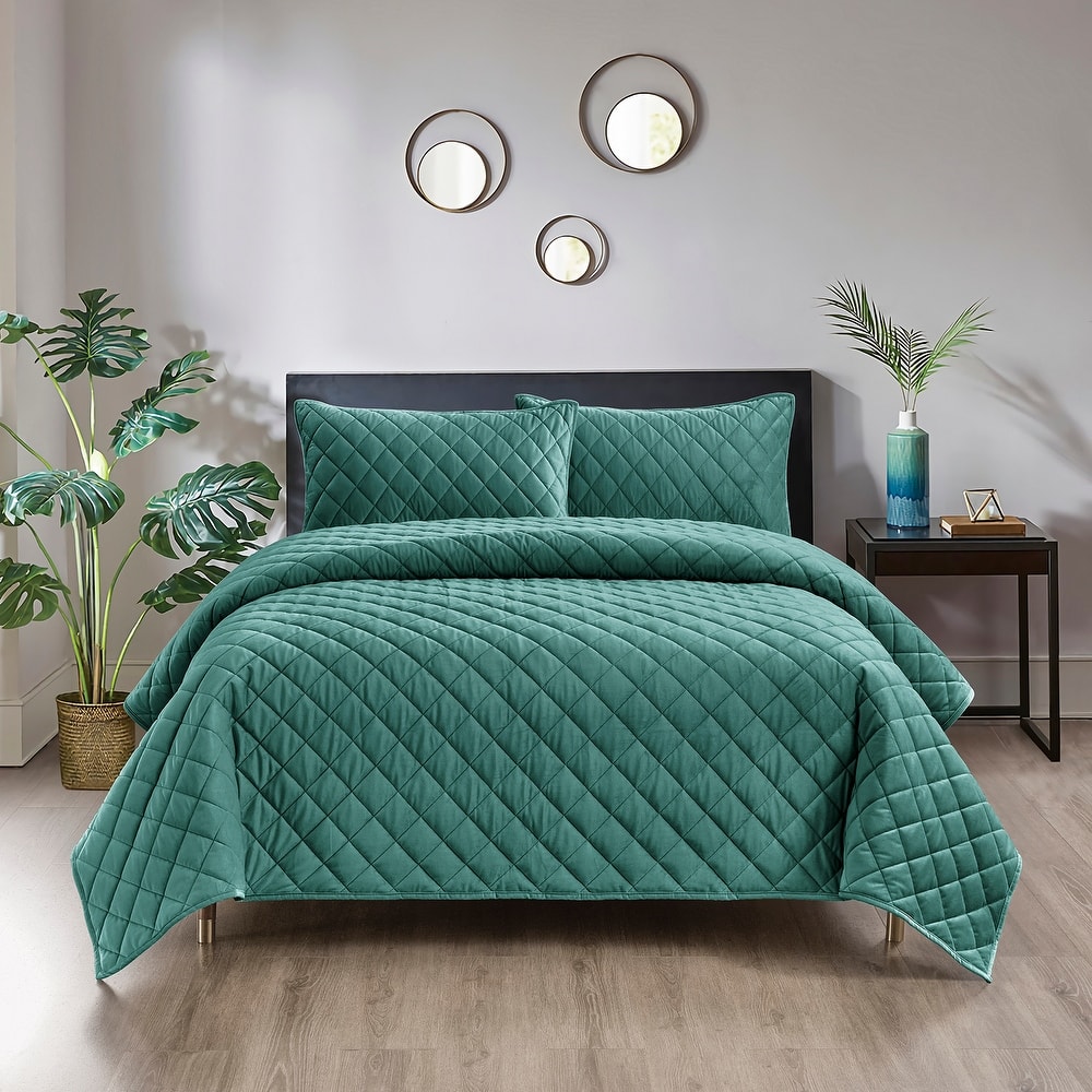 Pointehaven Heavy-Weight Oversized Diamond Design Velvet Quilt Sets