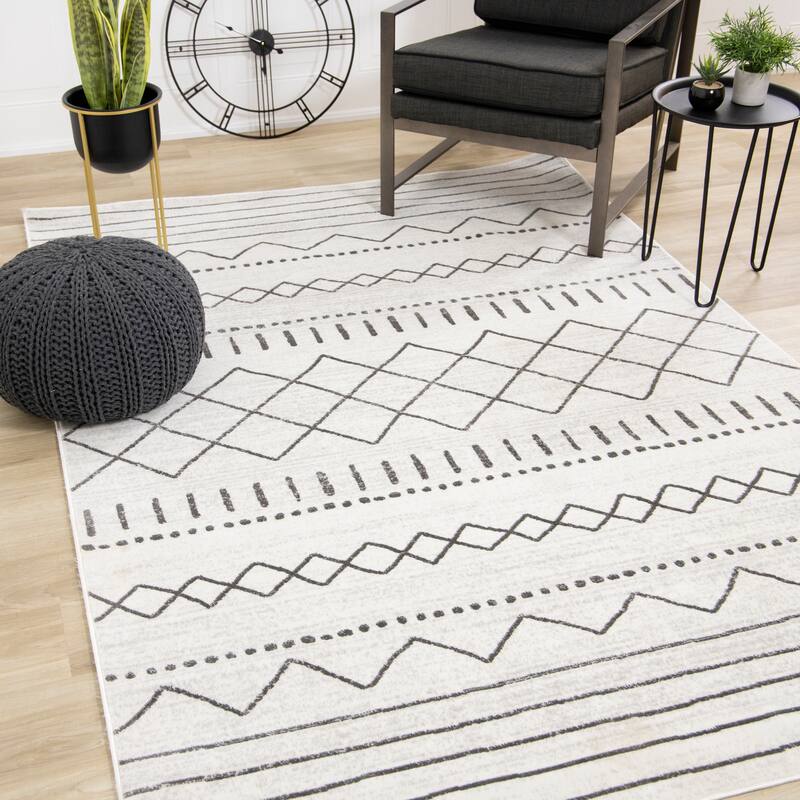 Washable Grey White Neutral Tribal Patterned Area Rug - 5'3" x 7'7"