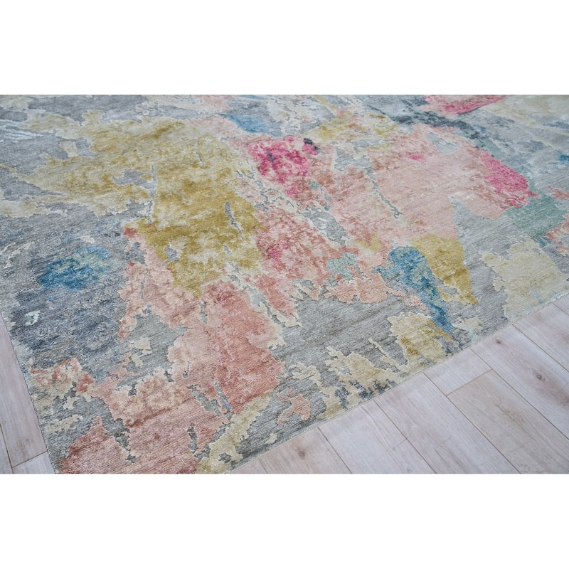 EXQUISITE RUGS Floor Art Hand-knotted Bamboo Silk Silver/Blush Area Rug.