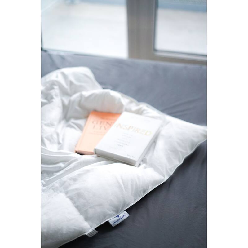 600 Loft White Down Lightweight Throw with Pure Cotton Shell