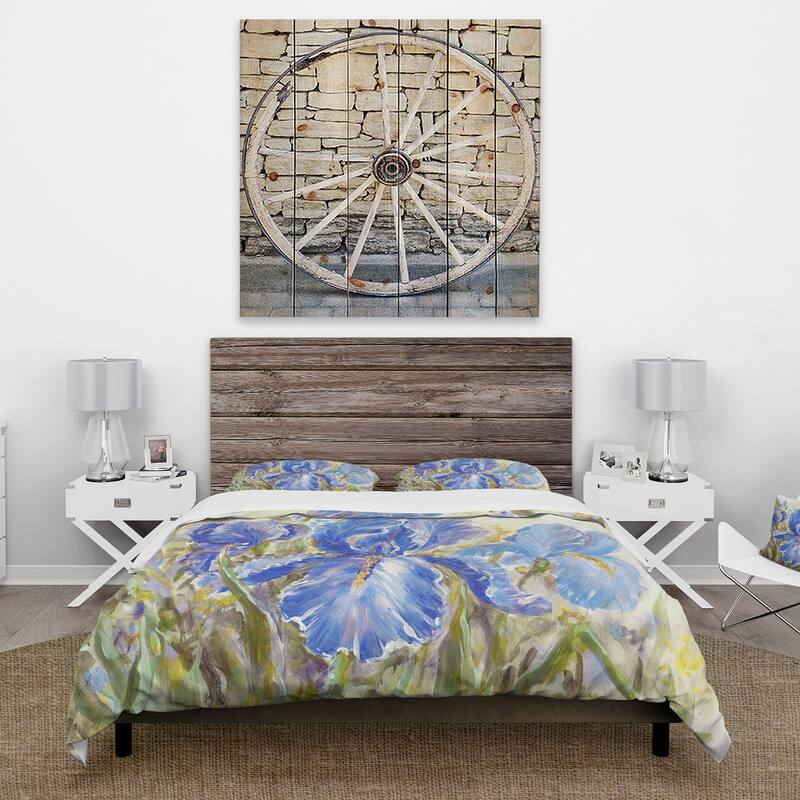Designart 'Irises Blossoming Flowers' Traditional Duvet Cover Set