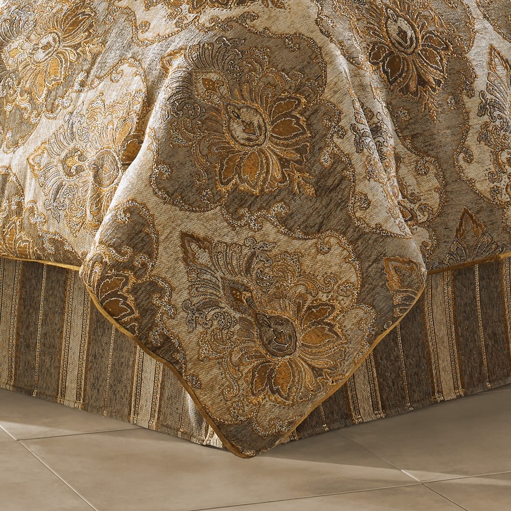 J. Queen New York Bradshaw Comforter Set