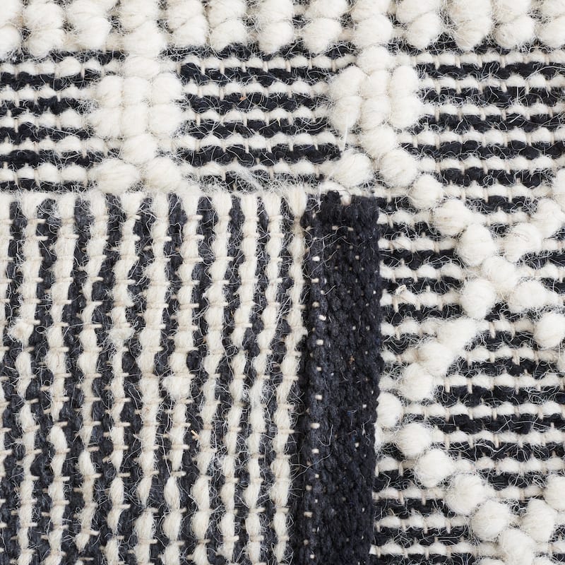 SAFAVIEH Handmade Natura Zusi Boho Wool Rug