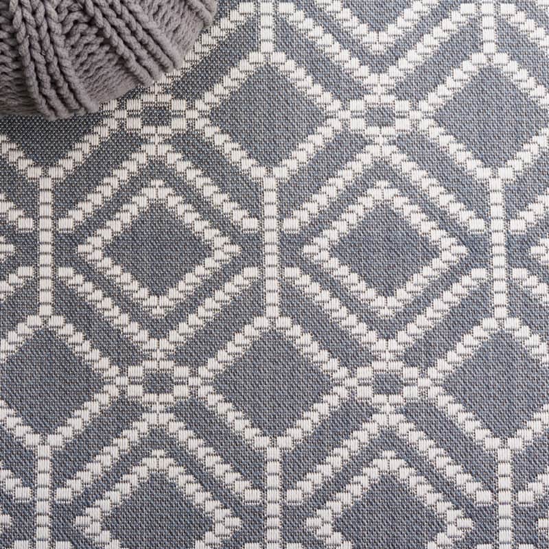 SAFAVIEH Bermuda Jorunn Geometric Indoor/Outdoor Waterproof Rug