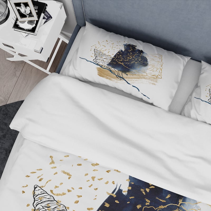 Designart 'Gold Shell Line Art With Underwater Marine Life' Farmhouse Duvet Cover Comforter Set