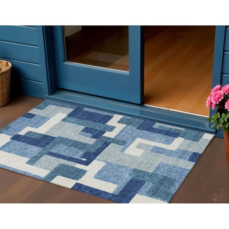 HomeRoots Abstract Transitional Rectangle Outdoor Rug - 3' x 5'