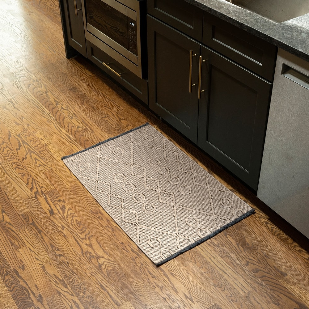 Alameda Solid Color Geometric Machine Washable Indoor Area Rug