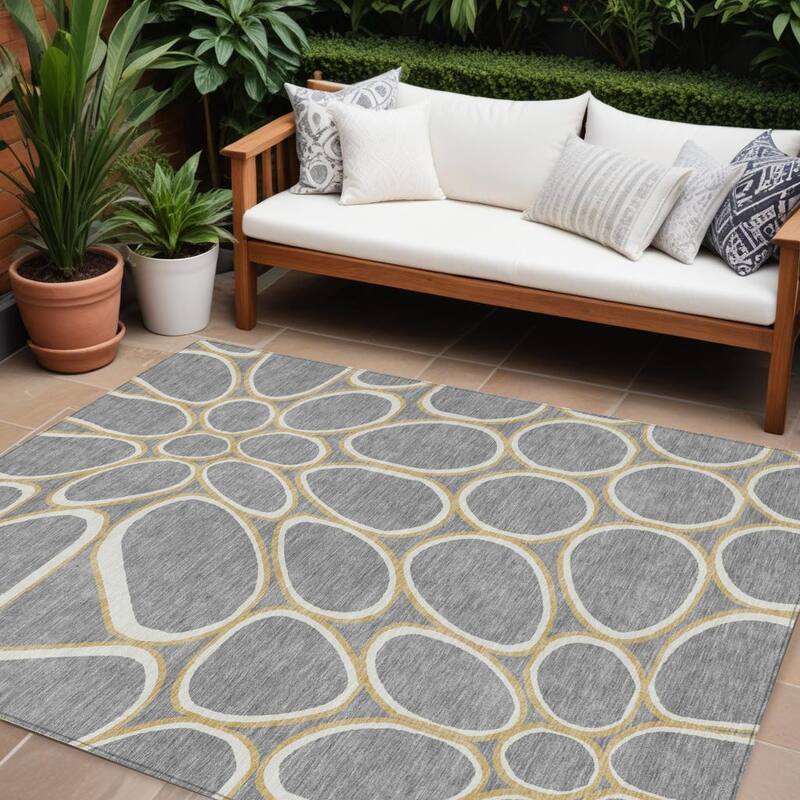 HomeRoots Abstract Transitional Rectangle Outdoor Rug - 8' X 10'