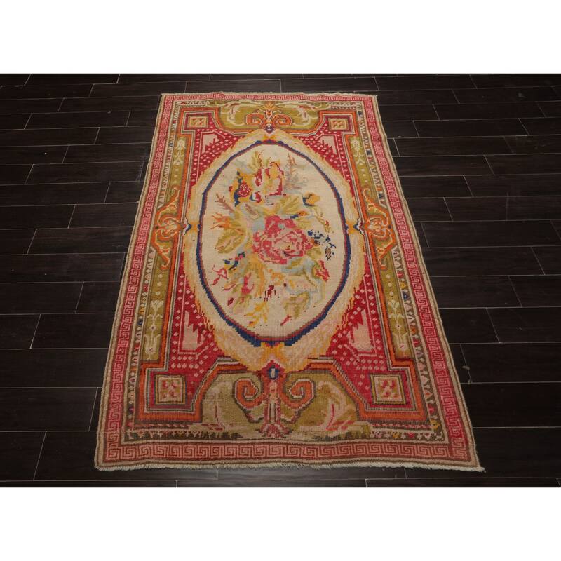 Antique Oushak Traditional 4'3''x6'7'' Hand Knotted Wool Ivory Floral Rug - 4' 3'' x 6' 7''