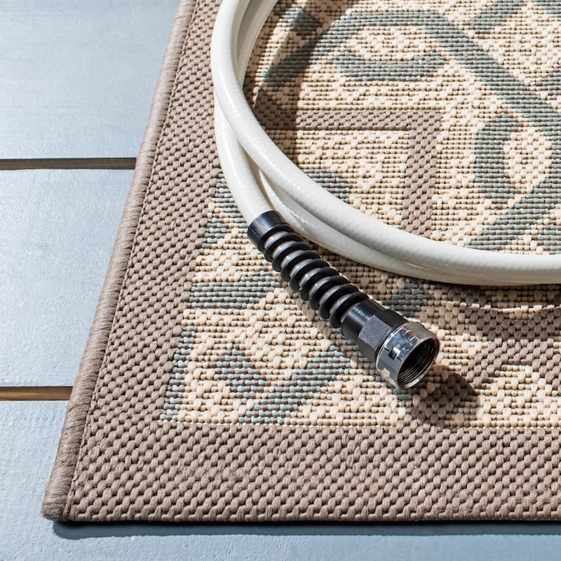 SAFAVIEH Courtyard Liisbet Indoor/ Outdoor Waterproof Patio Backyard Rug