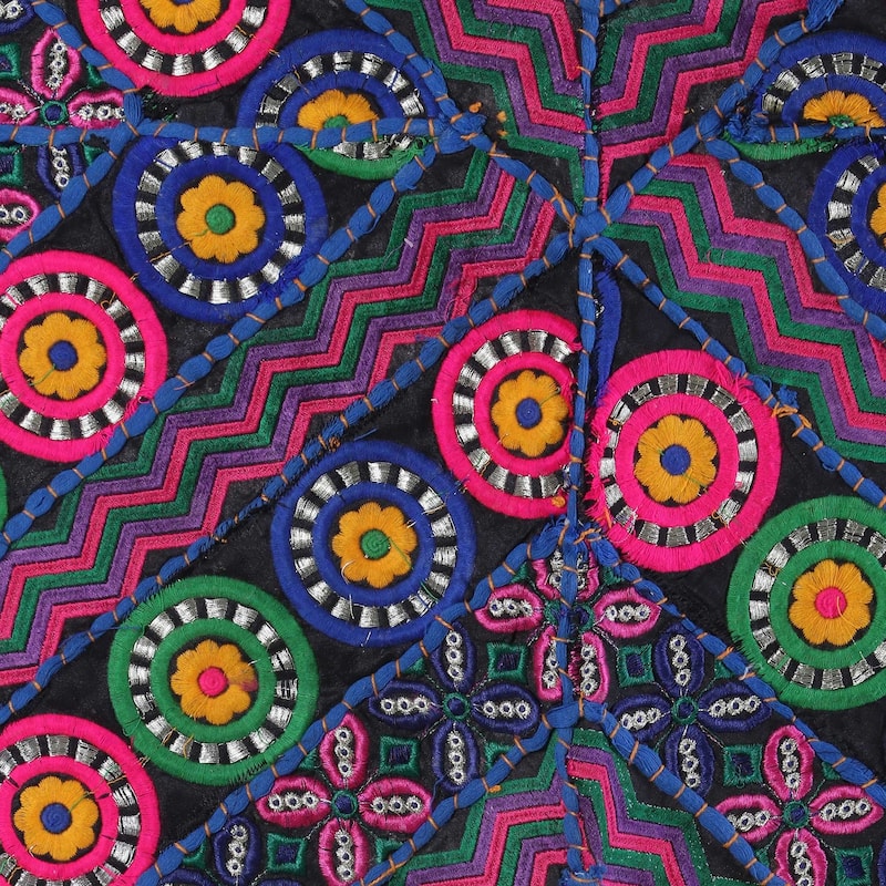 Handmade Vibrant Bouquet patchwork wall hanging (India)