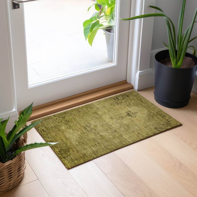 Machine Washable Indoor/ Outdoor Chantille Vintage Traditional Rug - Gold - 1'8" x 2'6"
