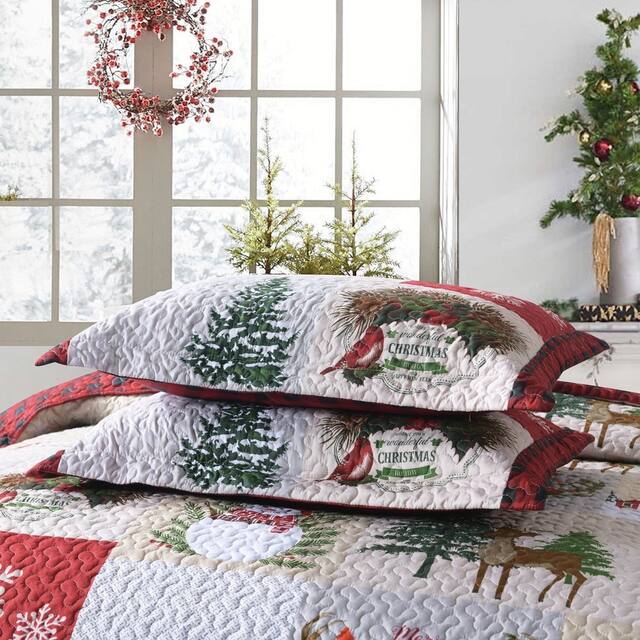 MarCielo Christmas Patterned Red and Green 3-piece Quilt Set