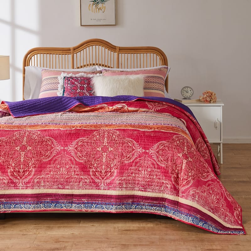 Greenland Home Fashions Aurora Vintage Boho Quilt and Pillow Sham Set - Pink - King - Cal King