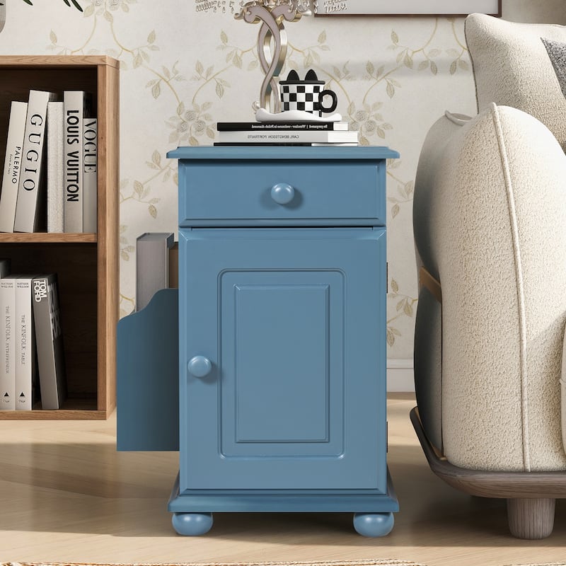 Retro Flip-Top End Table – USB Ports, Cup Holder Drawer & Bookshelf, Ideal for Small Spaces.