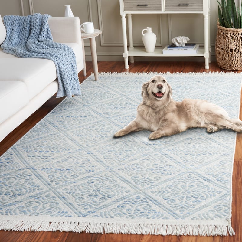 SAFAVIEH Handmade Kilim Ozgen Trellis Tassel Wool Rug - 6' Round - Blue/Ivory