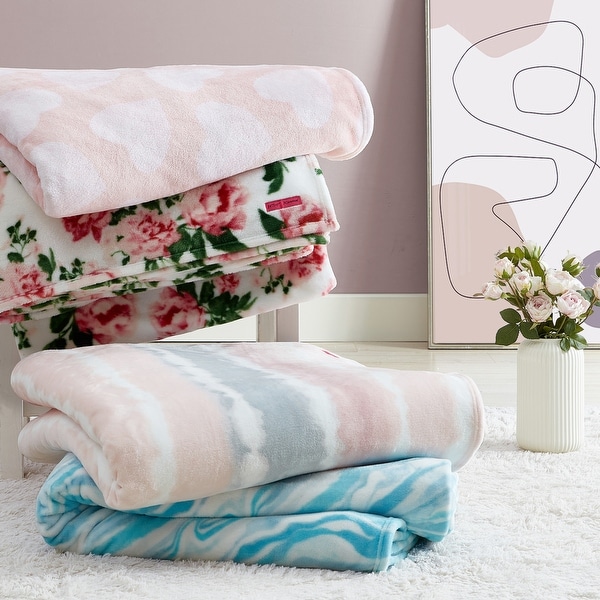 Betsey johnson plush outlet blankets