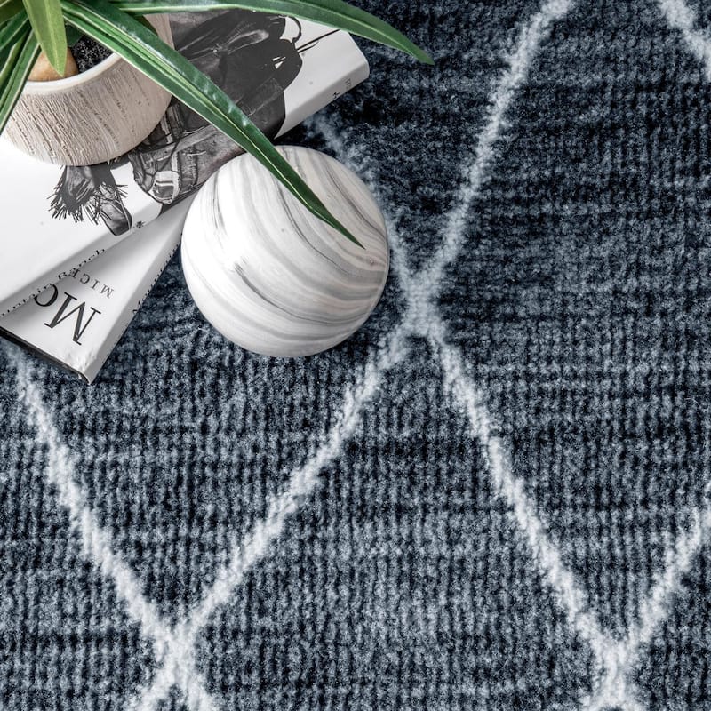 Nuloom Ivory Contemporary Cabin Diamond Moroccan Tassel Area Rug