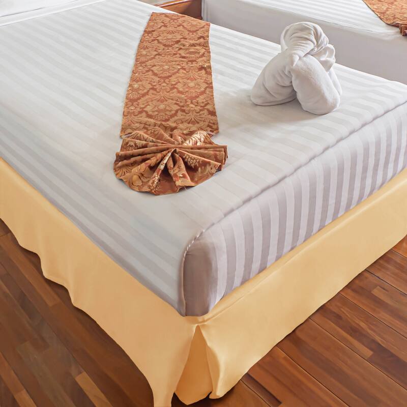 Superior Solid Microfiber Wrinkle-Resistant 15-inch Drop Bedskirt