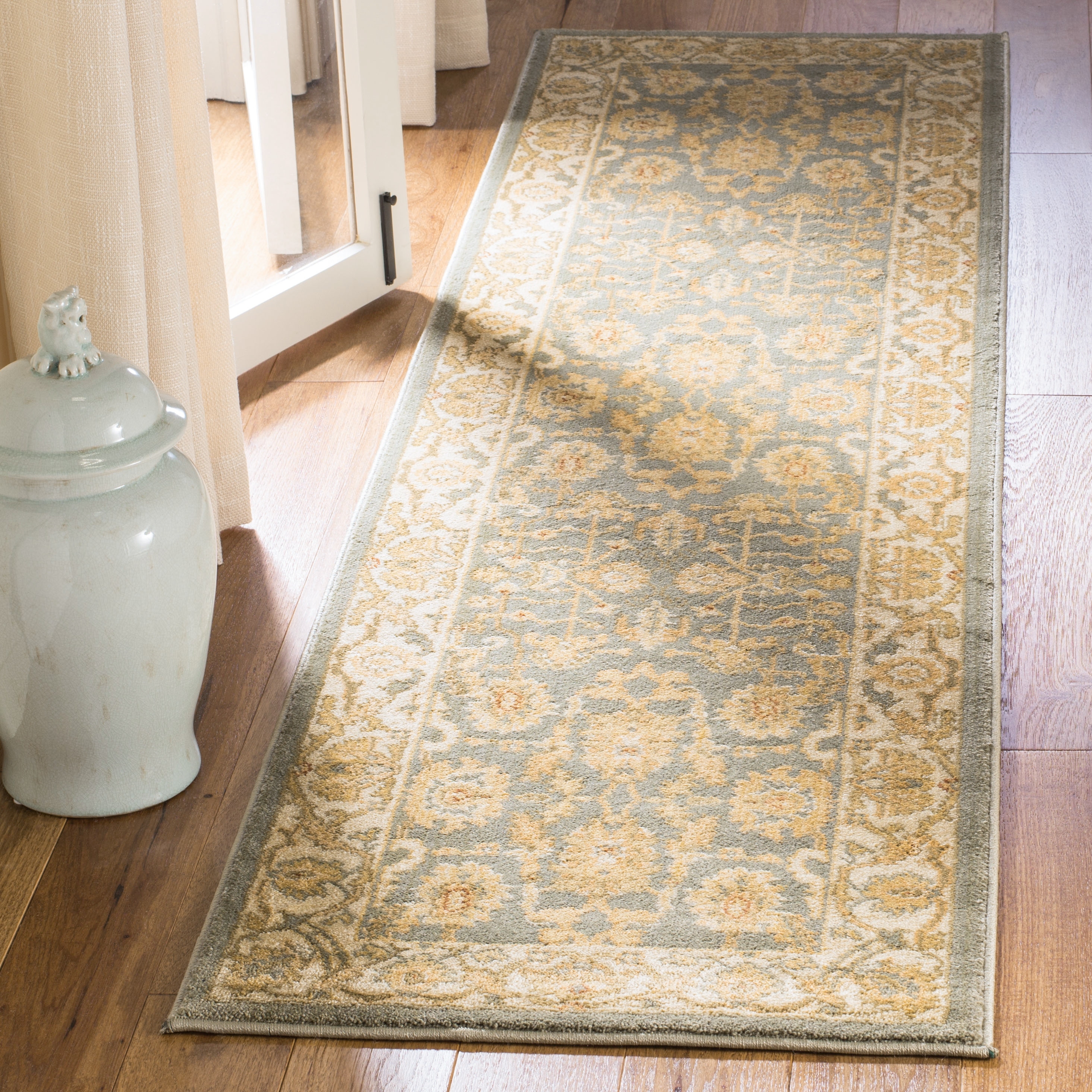 SAFAVIEH Heirloom Tamela Traditional Oriental Rug