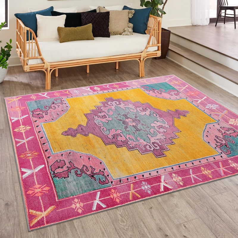 Traditional Rine Collection Area Rug