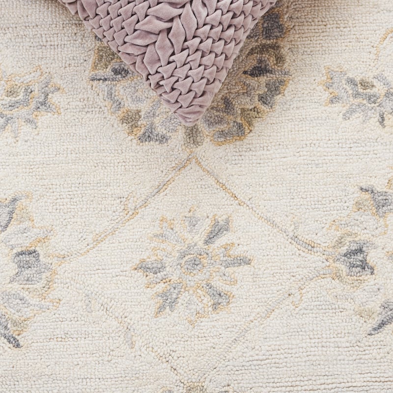 SAFAVIEH Handmade Ebony Viktorya Wool Rug