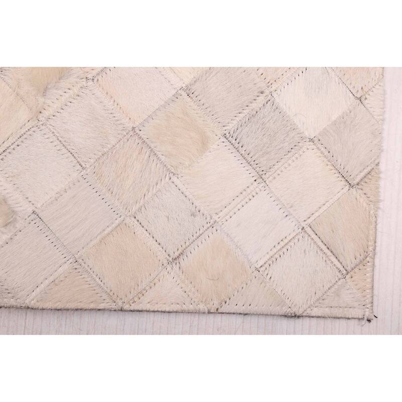 ECARPETGALLERY Handmade Cowhide Patchwork Ivory Leather Rug - 5'0 x 8'0