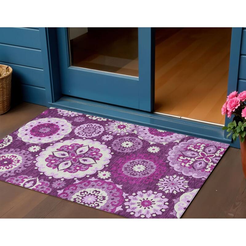 HomeRoots Floral Medallion Transitional Rectangle Outdoor Rug - 3' x 5'