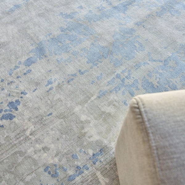 EXQUISITE RUGS Cassina Hand-loomed Bamboo Silk Sky Blue Area Rug. - Bed ...