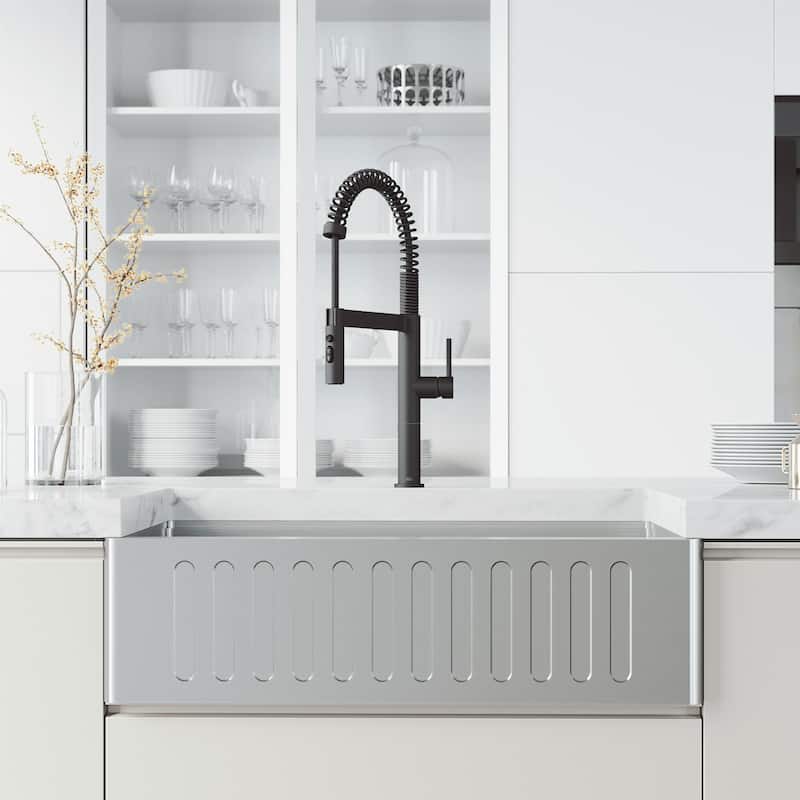 VIGO Edison Pro 20" H Single Handle Pull-Down Sprayer Kitchen Faucet