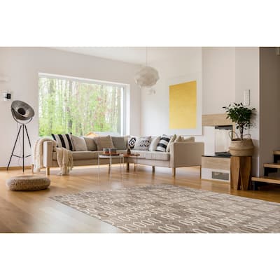 Brown Transitional Trellis Raga Area Rug - Elegant and Timeless Design - 8' x 10'