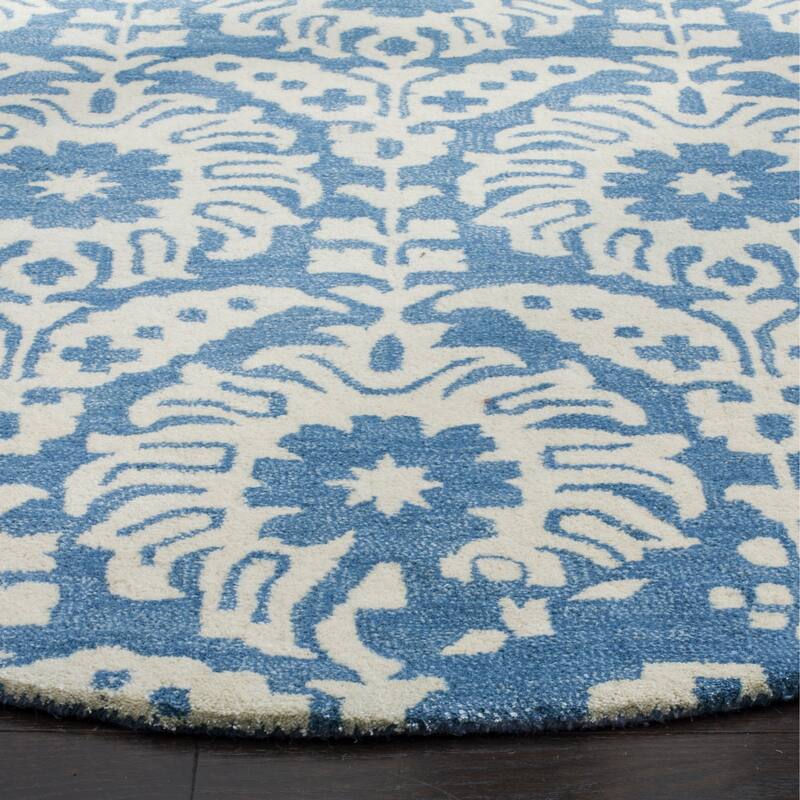 SAFAVIEH Handmade Bella Tineke Modern Floral Wool Rug