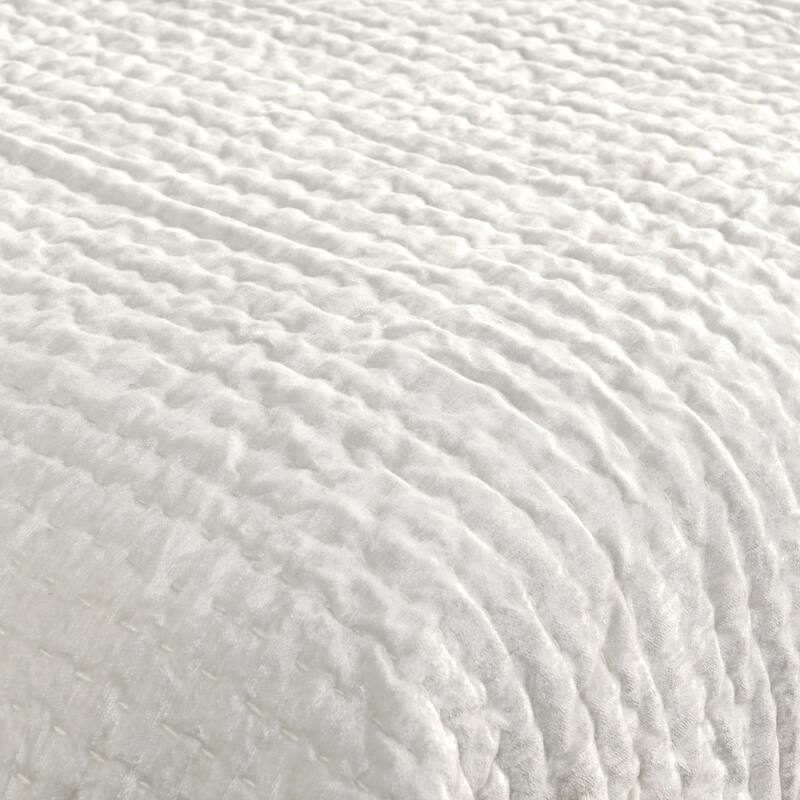 Dimitry 100% Rayon Velvet Quilt by Kosas Home