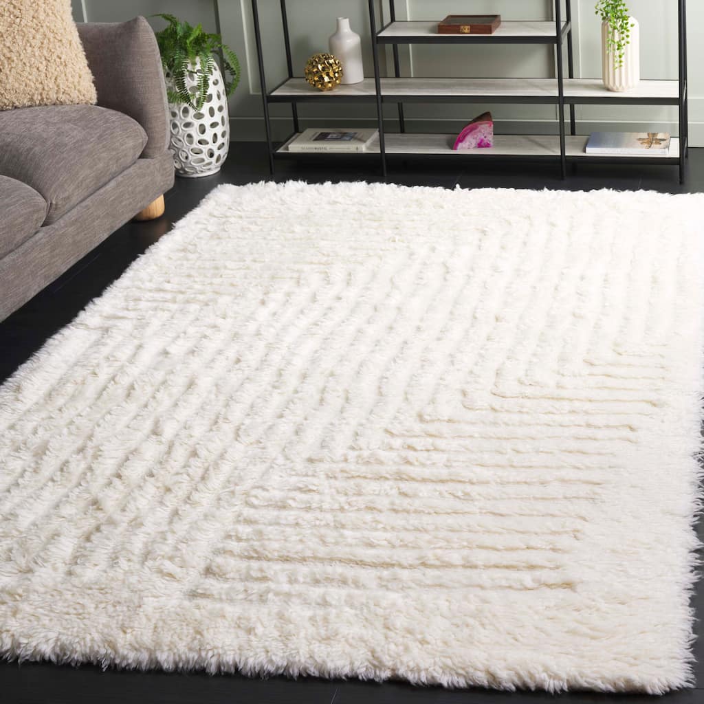 SAFAVIEH Handmade Casablanca Zhivka Shag Wool 1.8-inch Rug