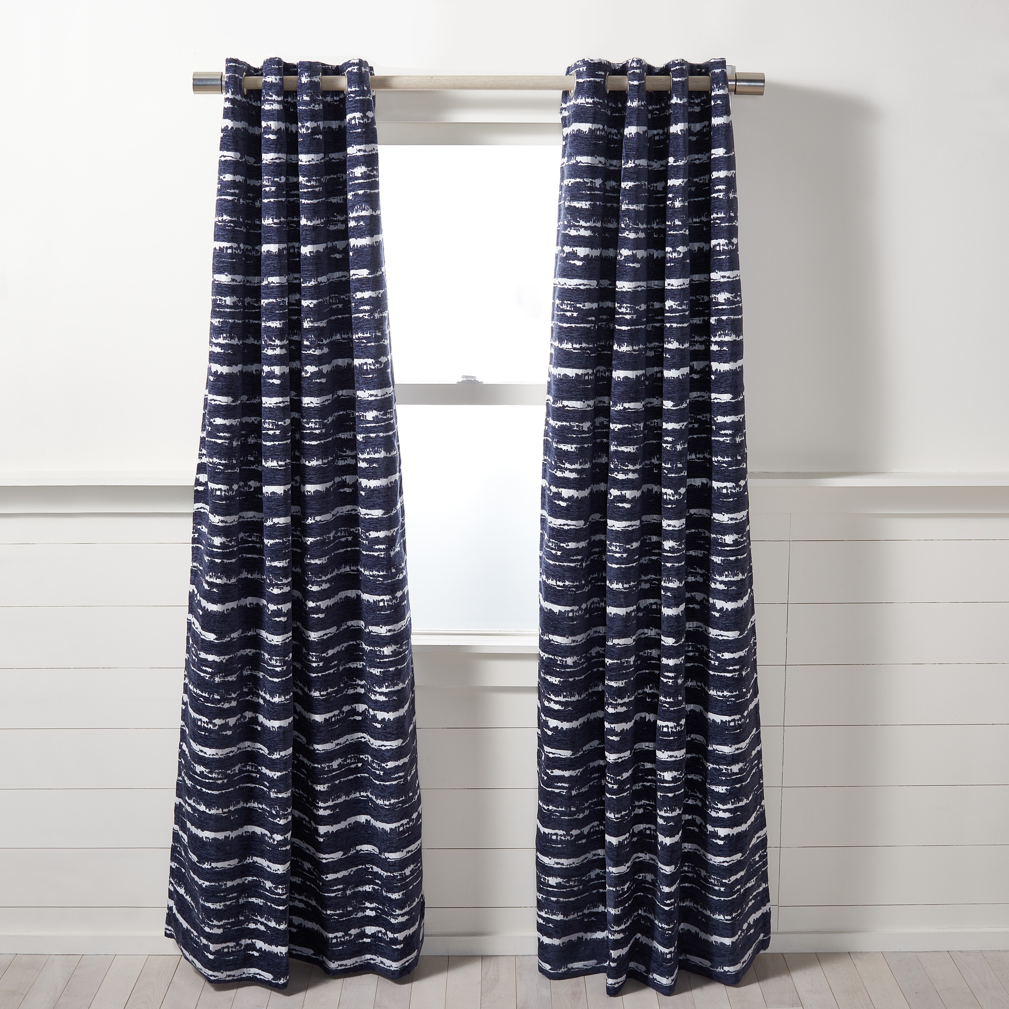 SAFAVIEH Sangeeta Modern Polyester Solid Curtain, 52 x 84-Inch