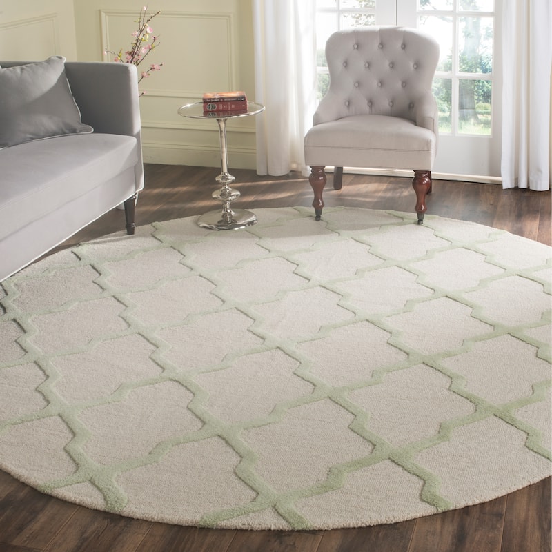 SAFAVIEH Handmade Cambridge Eirny Moroccan Trellis Wool Rug - 8' Round - Ivory/Light Green