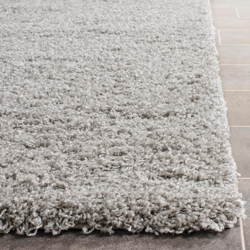 SAFAVIEH Laguna Shag Verdiana Solid Color 2-inch Thick Rug.