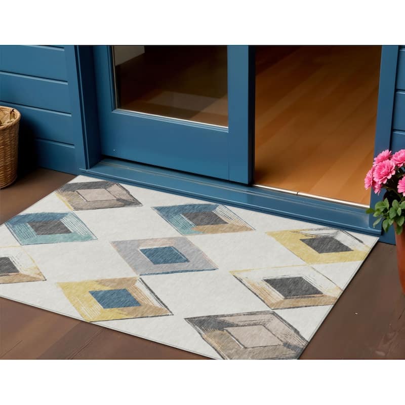 HomeRoots Geometric Transitional Rectangle Outdoor Rug - 3' x 5'