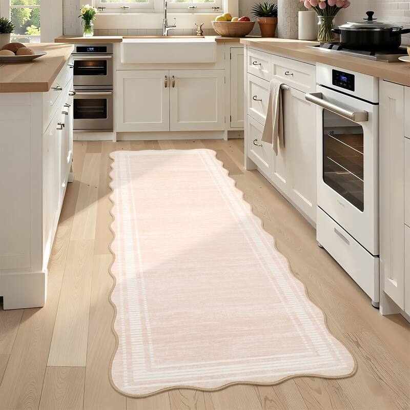 Garvee Scalloped Modern Bordered Area Rug