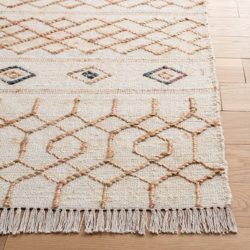 SAFAVIEH Handmade Natural Fiber Cajsa Boho Jute Fringe Rug