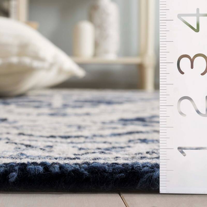 SAFAVIEH Handmade Metro Hildegarda Wool Rug