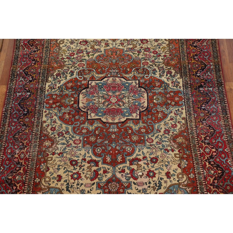 Hand Knotted Oriental 100% Wool Carpet Traditional Floral Beige & Ivories Isfahan Area Rug - 6' 7'' X 4' 4''