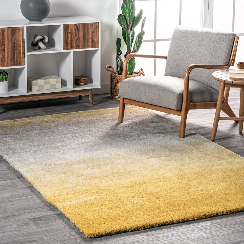 Nuloom Handmade Soft and Plush Ombre Shag Rug - 4' x 6' - Yellow