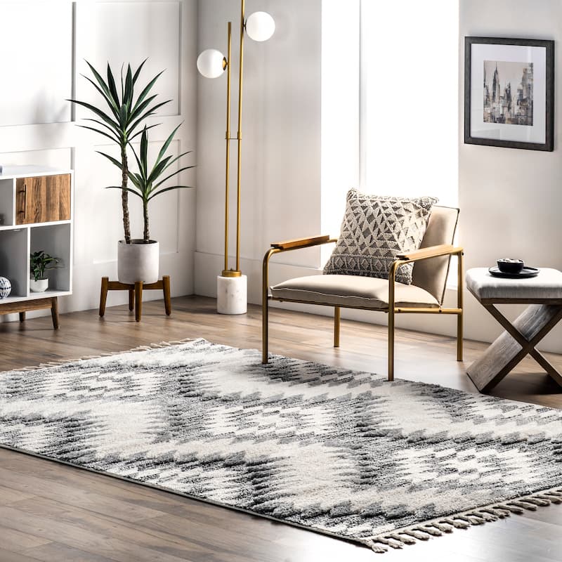 Nuloom Adelade Aztec High Low Shaggy Tassel Area Rug