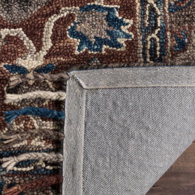 SAFAVIEH Handmade Aspen Lilian Boho Tribal Wool Rug
