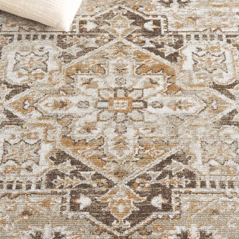 SAFAVIEH Hazel Liridona Traditional Oriental Rug