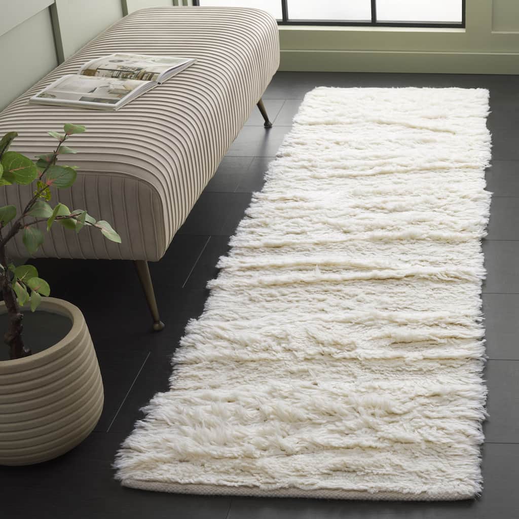 SAFAVIEH Handmade Casablanca Dragomirka Shag Wool 1.8-inch Rug